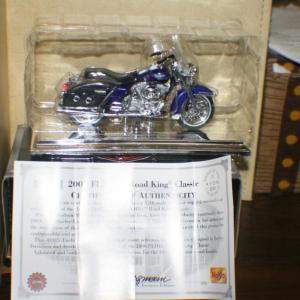 Photo of Maisto Harley Davidson Royal Blue 2000 FLHRC Road King Classic Die Cast Motorcyc