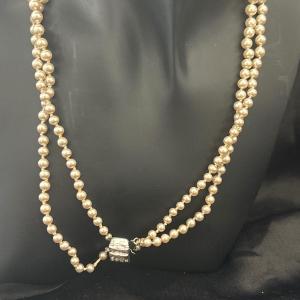 Photo of Vintage faux pearl necklace