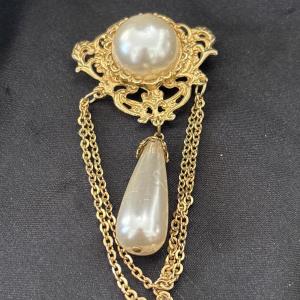 Photo of Gold tone Centerpiece Brooch Pin with Large Round Pearl & Long Pearl Dangle
