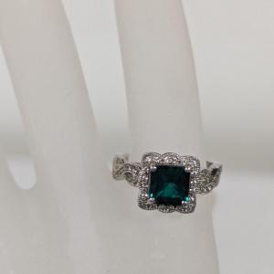 Photo of 925 Emerald Ring Approx Size 8