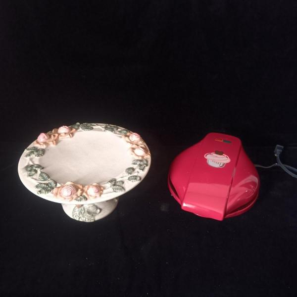 Photo of MINI CUPCAKE MAKER AND A DESSERT PLATE ON A PEDESTAL