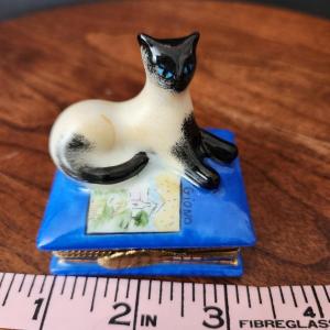Photo of Eximious Peint Main Limoges France Giono Siamese Cat Trinket Box