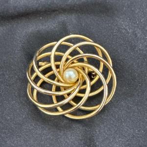 Photo of Vintage gold tone brooch with faux Pearl