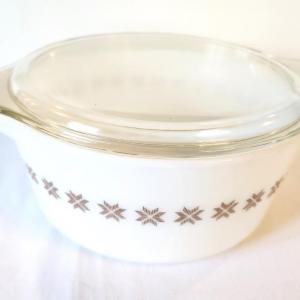 Photo of Lot #31 Vintage "Town and Country" Pyrex Bowl