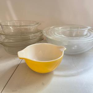 Photo of Large Pyrex Lot - Nesting Bowls, Pie Dishes, Casserole