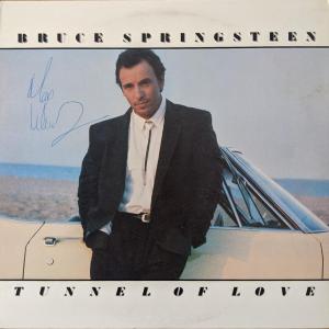 Photo of Max Weinberg signed Bruce Springsteen Tunnel Of Love Album 