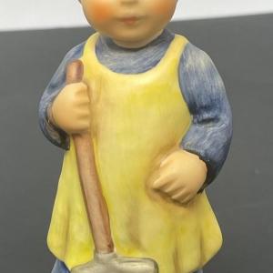 Photo of Goebel Hummel GARDEN TREASURES Figurine Yr. 1996/ HUMMEL CLUB