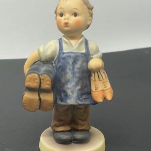 Photo of Goebel Hummel Figurine "Boots" 143/0