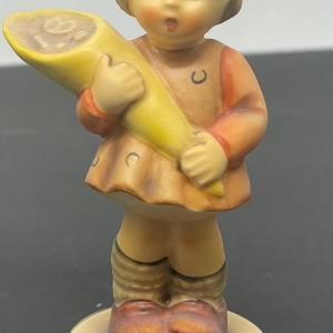 Photo of Goebel Hummel A SWEET OFFERING Figurine. Yr. 1993