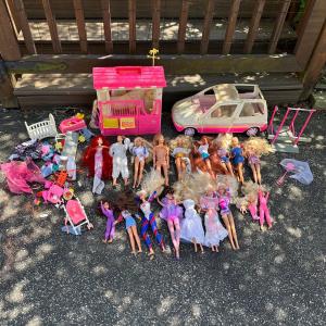Photo of LOT 101S: Huge Barbie Collection, Barbie’s, Accessories, Feeding Fun Stable, V