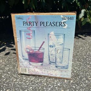 Photo of LOT 100S: Libbey Party Pleasers 24 piece Crystal Set w/ Box 82448
