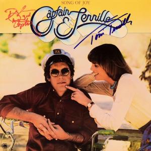 Photo of Captian and Tennille signed Song Of Joy album