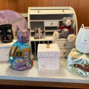 Photo of LOT 61: Cat Decor and More - Bank, Vase, Organizer, Corner Shelf