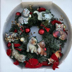 Photo of LOT 21: Bradford Exchange "Merry Mischief Makers" Wreath
