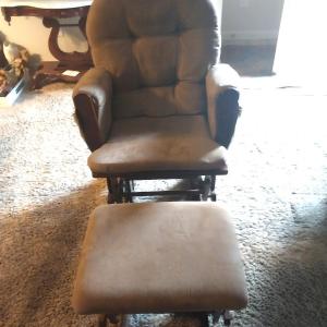 Photo of GLIDER WITH MATCHING OTTOMAN