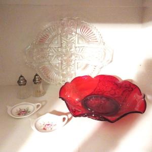 Photo of GLASS DIVIDER-RED DISH-SALT & PEPPER-MORE