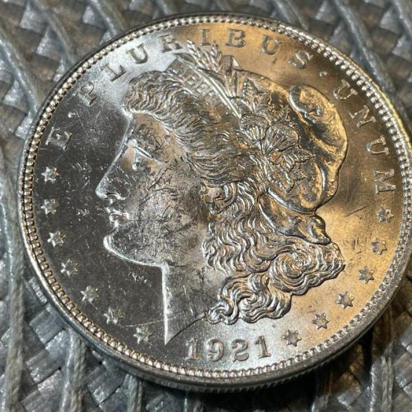Photo of 1921-P UNCIRCULATED CONDITION MORGAN SILVER DOLLAR (COIN #3) AS PICTURED.
