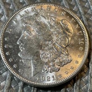 Photo of 1921-P UNCIRCULATED CONDITION MORGAN SILVER DOLLAR (COIN #1) AS PICTURED.