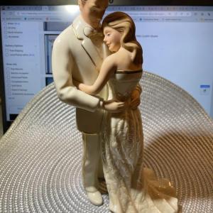 Photo of Lenox Bride / Groom Making Memories Figurine / Cake Topper Ivory 24k Gold Accent