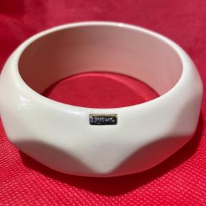 Photo of Vintage Monet Cream/Off White Lucite Faceted Chunky Bangle Bracelet Signed 1-1/8