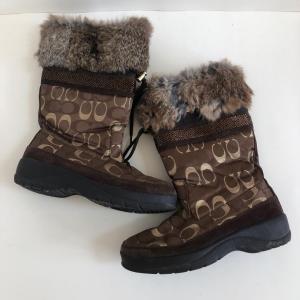 Photo of LOT 39G: "Lizzie" Designer Style Snow Boots (Women's 7.5)