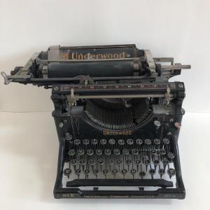 Photo of LOT 19G: Vintage Underwood Standard Typewriter No 5