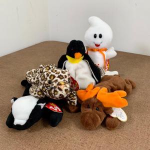 Photo of LOT 17 Y: Beanie Babies Collection: Haunt the Bear, Libearty the Bear, Sting the