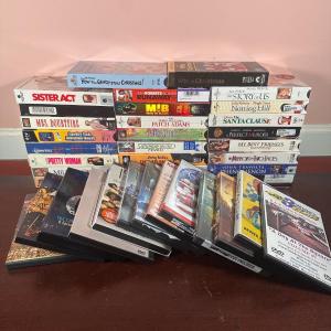 Photo of LOT 73D: VHS/DVD Collection - Bourne Identity, How The Grinch Stole Christmas & 