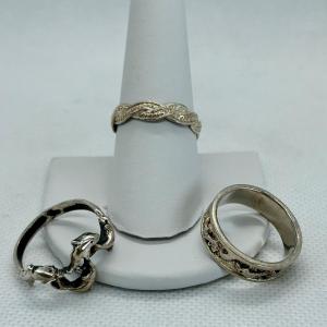 Photo of LOT 129: Sterling Silver Ring Collection: Tw 10.7g, sz 9 (all rings)