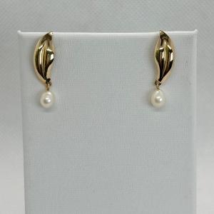 Photo of LOT 122: Cultured Pearl & 14K Gold Pierced Earrings, Tw.1.4g
