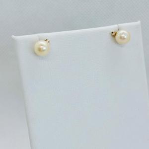 Photo of LOT 120: Cultured Pearl & Diamond Pierced Earrings Tw 1.3g,