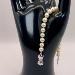 Photo of LOT:165: Cultured Pearls 7" Long Braclet with 925 Bow Clasp