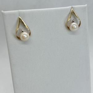 Photo of LOT 121: Cultured Pearl & Diamond Pierced Earrings, 14K, Tw 2.0g
