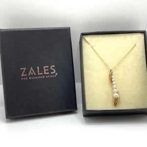 Photo of LOT 85: Gold Necklace with Diamond and Pearl Pendant - 10KT, TW 2.36g, 18"