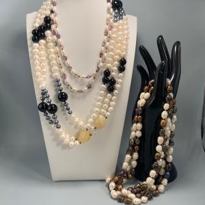 Photo of LOT:43: Collcetion of Fashon Jewlery Beaded Necklaces