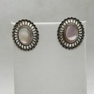 Photo of LOT 148: Vintage Sterling Silver Native American Mother of Pearl Earrings (RB)