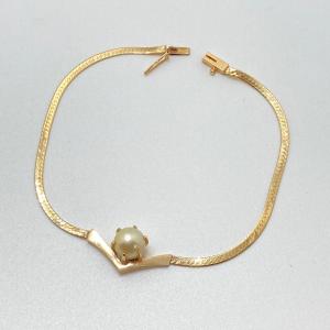 Photo of LOT 87: Gold Herringbone Bracelet with Cultured Pearl - 14KT, TW 4.6g, 8"