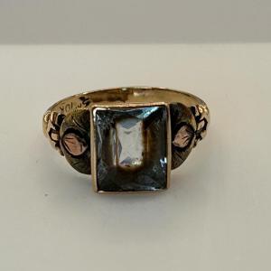 Photo of LOT 1: 10K Vintage Square Cut Glass Stone Ring