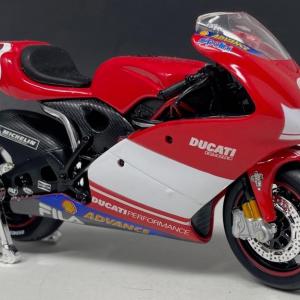 Photo of 2005 Ducati Desmosedici - Loris Capirossi Grand Prix, Maisto, 1/24 Scale, Mint C