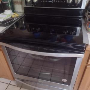 Photo of Whirlpool Stainless Finish Glass Top Stove/Oven